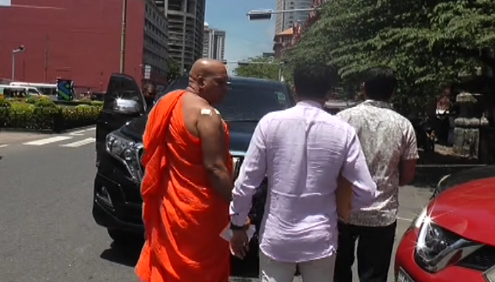හින්තලේ හිමිගෙන්  C I D එකට පැමිණිලි දෙකක්