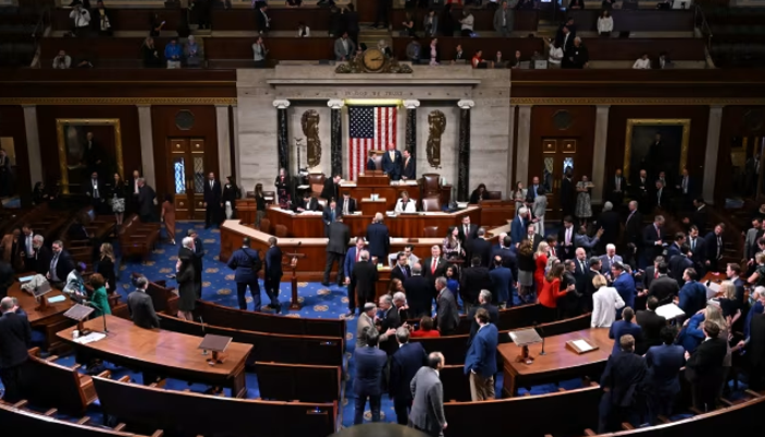 අමෙරිකානු රජයේ කටයුතු යළි ඇරඹීම සදහා තීරණාත්මක ඡන්ද විමසීම අද