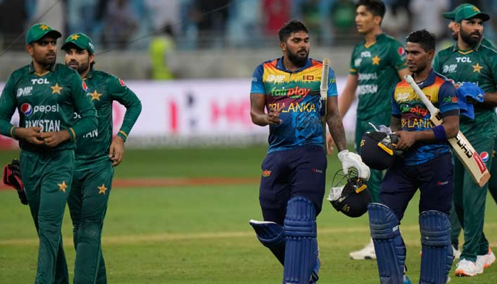 පකිස්තානයට ගිය ශ්‍රී ලංකා ක්‍රීඩකයෝ ආපසු හැරෙයි ද? දෙවන එක්දින තරඟයත් කල් දමයි