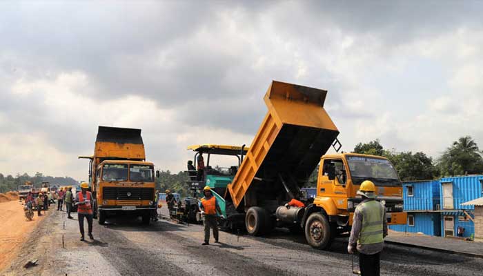 අලුත් අවුරුද්දේදී රටේ පාරවල් හැදෙන හැටි