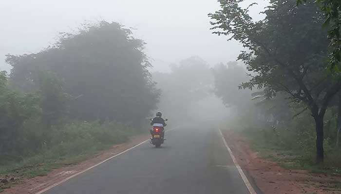 යාපනය නුවර ප්‍රධාන මාර්ගය හා වවුනියාව මීදුමෙන් වැසී යයි