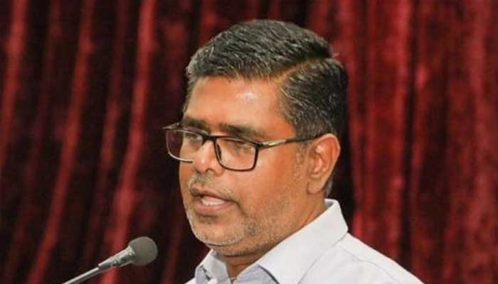 ආණ්ඩුව ඇතැම් ක්ෂේත්‍රවල කටයුතු ගැන මුජිබර්ගෙන් චෝන්දනා