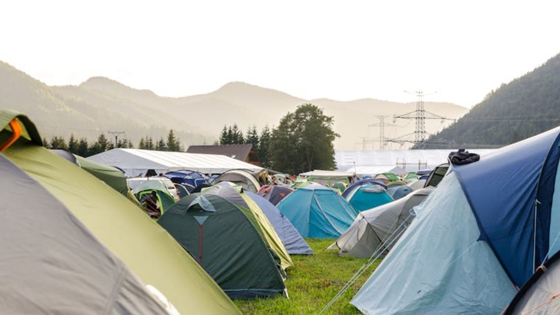 කදවුරක් සදහා සහභාගි වූ මෙරට සිසුවියන් ඇතුළු පිරිසක් ඉන්දියාවේ සිර වෙයි