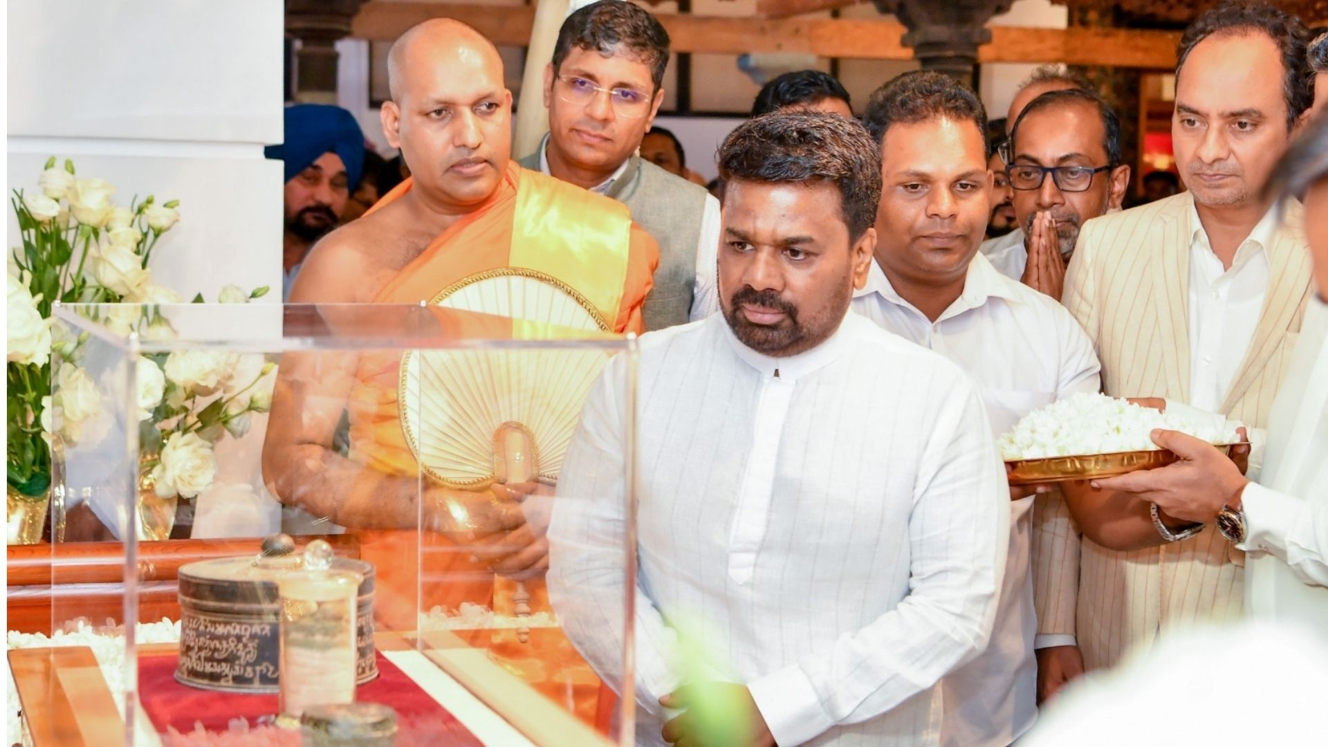 ඉන්දියාවෙන් වැඩම කල සර්වඥ ධාතූන් වන්දනාවට සැදැහැවතුන්ට අද සිට අවස්ථාව