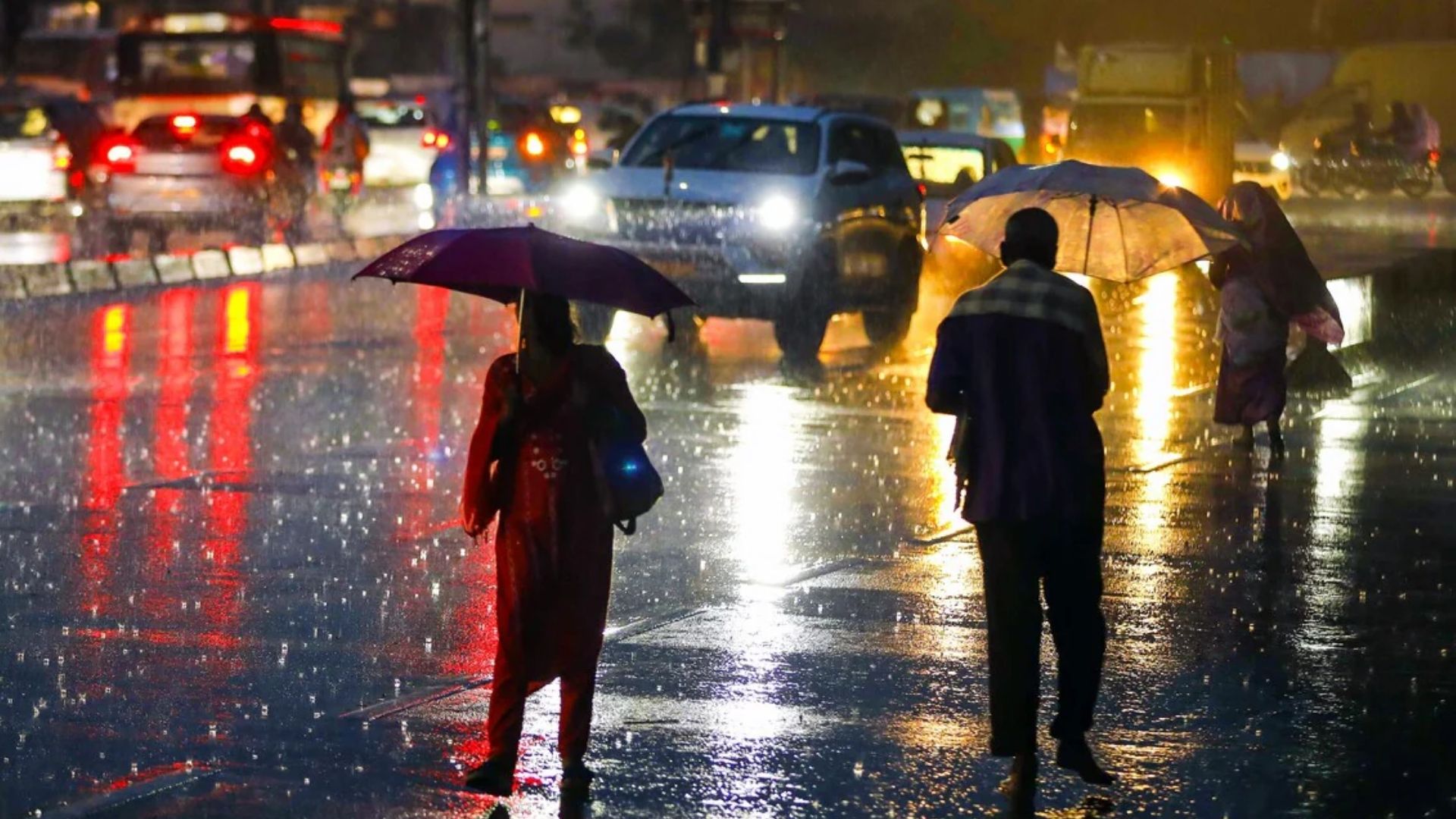 දිවයිනේ බොහෝ ප්‍රදේශවල පස්වරු 2.00 න් පසු වැසි