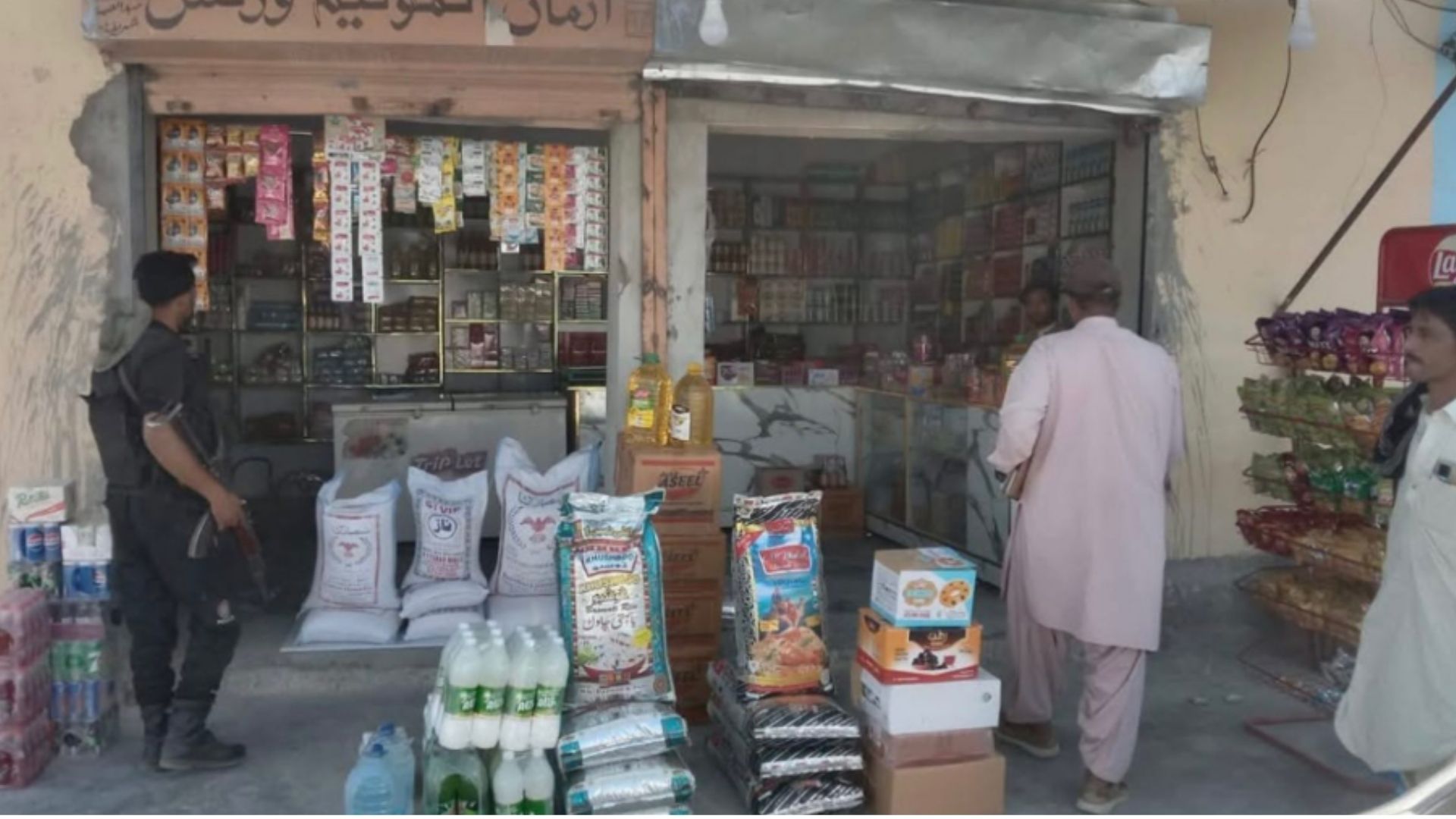 ඉරාන යුද්ධයෙන් පාකිස්තානයේ ආහාර සහ ඉන්ධන සැපයුමට දැඩි බාධා