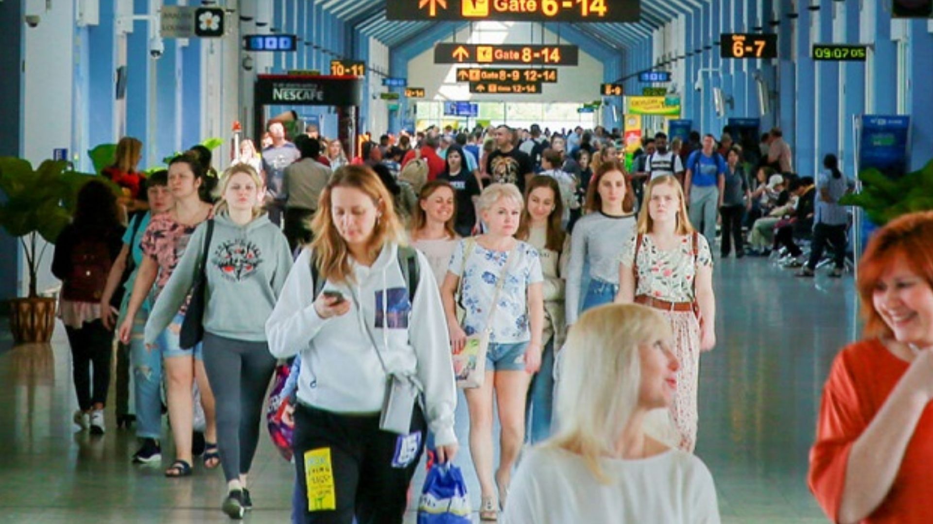 අර්බුදය මැදත් මාර්තු මුල් සති තුනේ සංචාරක පැමිණීම ලක්ෂය පනී