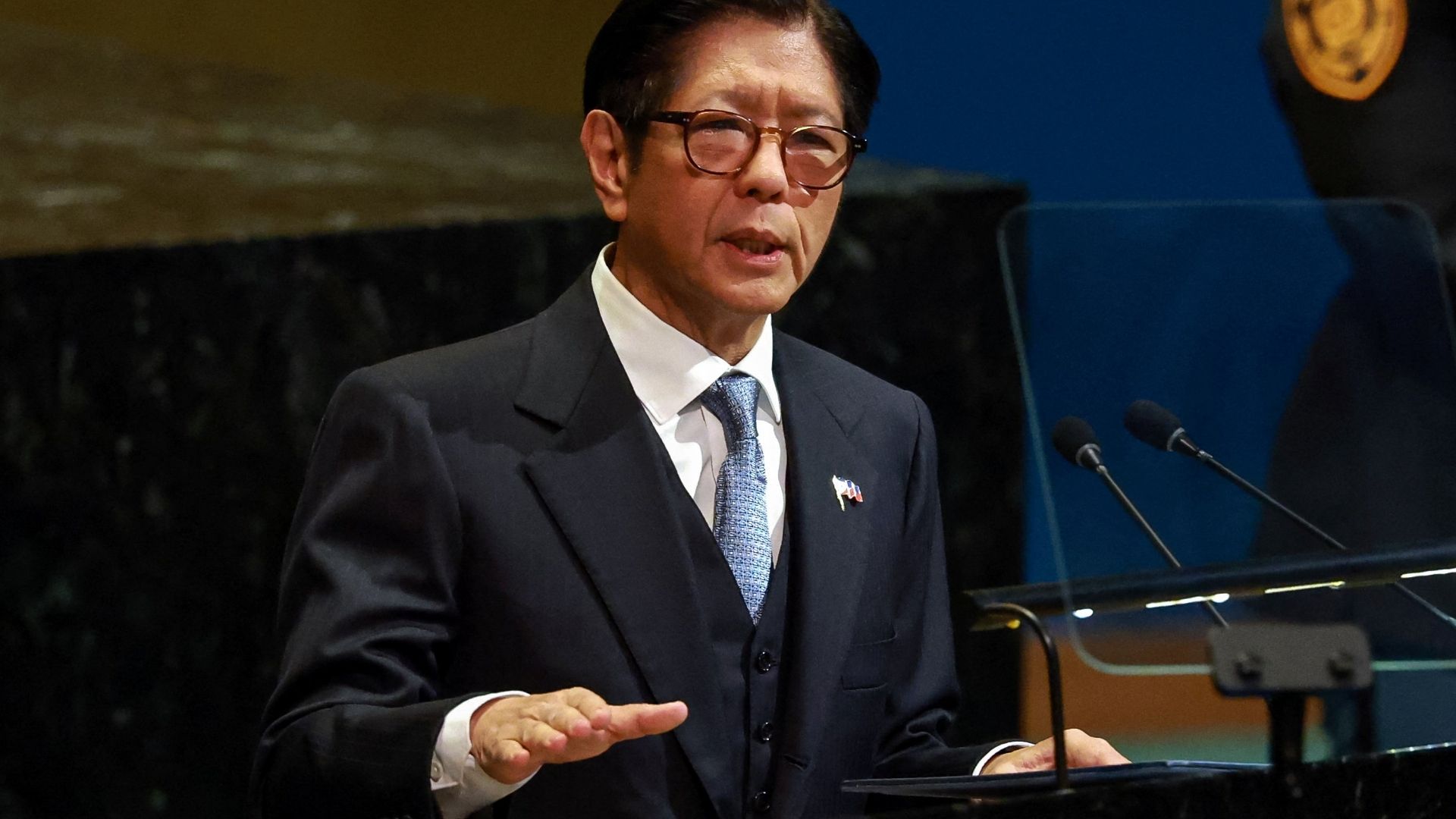 ඉන්ධන අර්බුදයට මුහුණ දෙන්න පිලිපීනයෙන් ආන්දෝලනාත්මක තීරණයක්