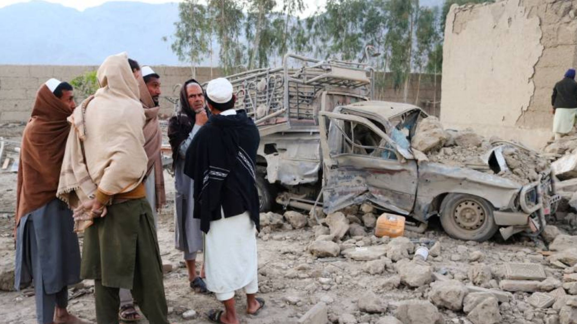 පාකිස්තානයේ ආරක්ෂක රැකවල් තර කෙරේ