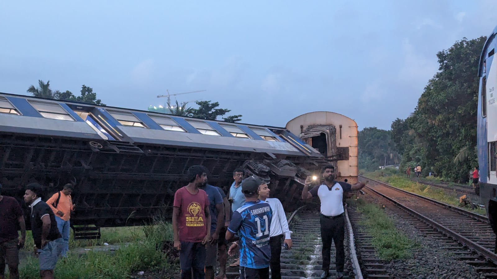 දුම්රිය අනතුරෙන් තුවාල ලැබූ සිව් දෙනෙකු කොළඹ ජාතික රෝහලට