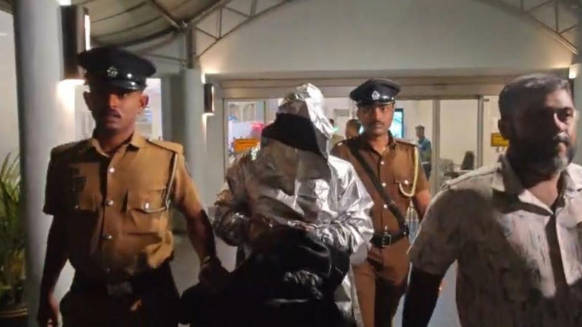 රට පැන්න බටුවත්තේ චාමර දිවයිනට රැගෙන එයි