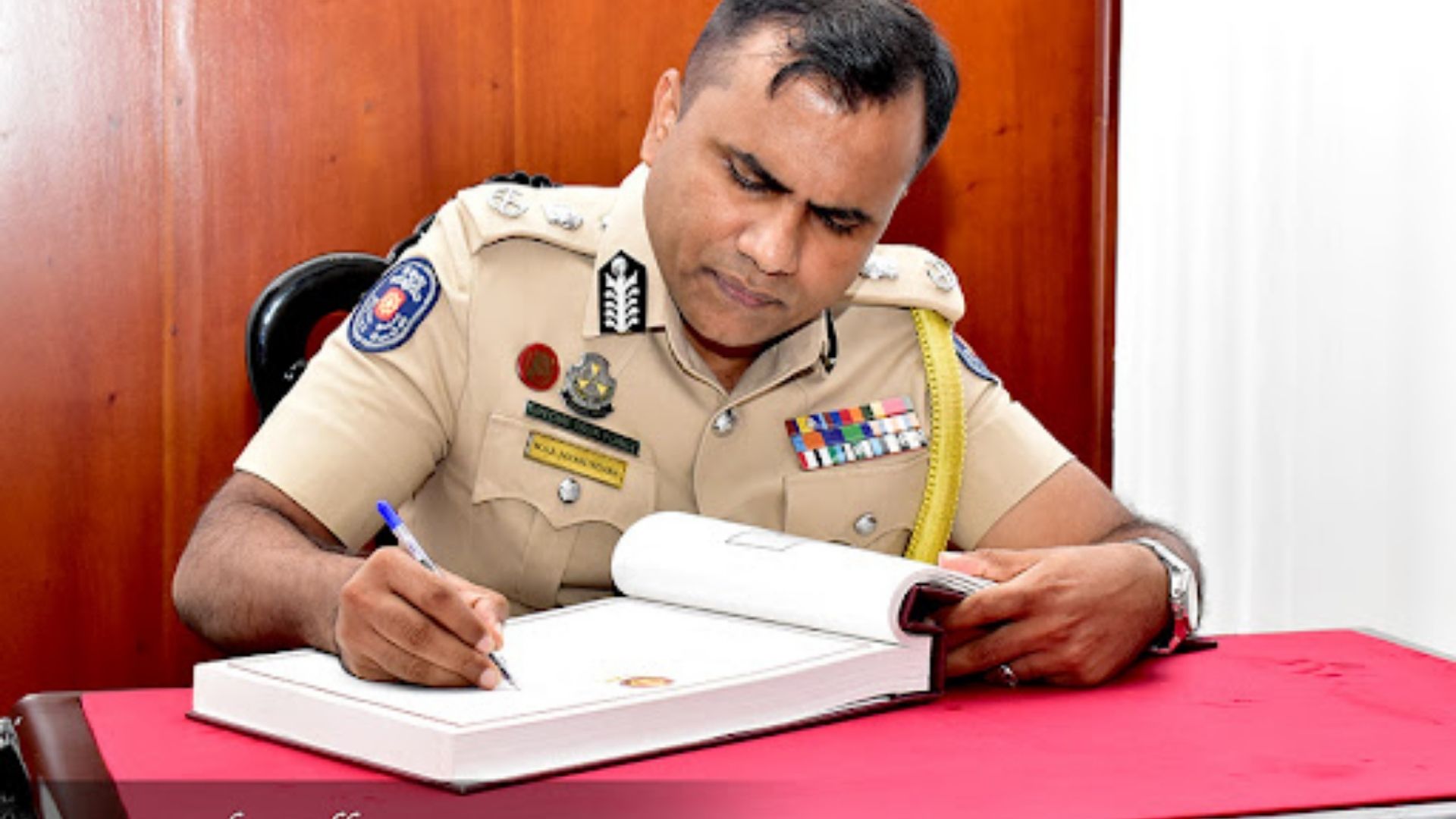 ජ්‍යෙෂ්ඨ නියෝජ්‍ය පොලිස්පති වරුණ ජයසුන්දර මහතා අත්අඩංගුවට ගන්නාවද? නීතිපතිගෙන් උත්තර