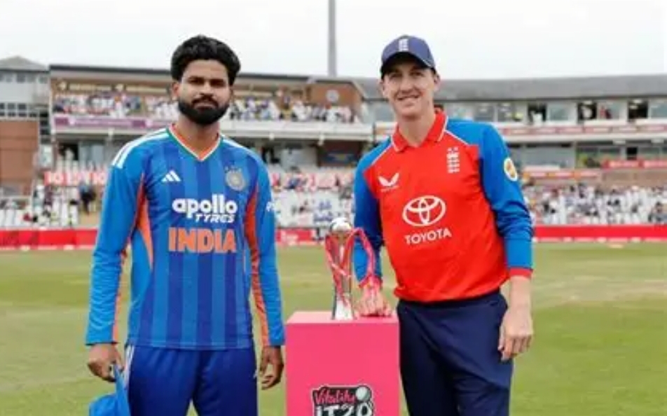උඩ දාගෙන සිටි ඉන්දියාව එංගලන්තය හමුවේ නිල් වෙන්නම පරිදියි